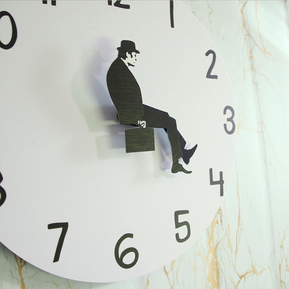 Roku – Minimalistische Lustige Wanduhr