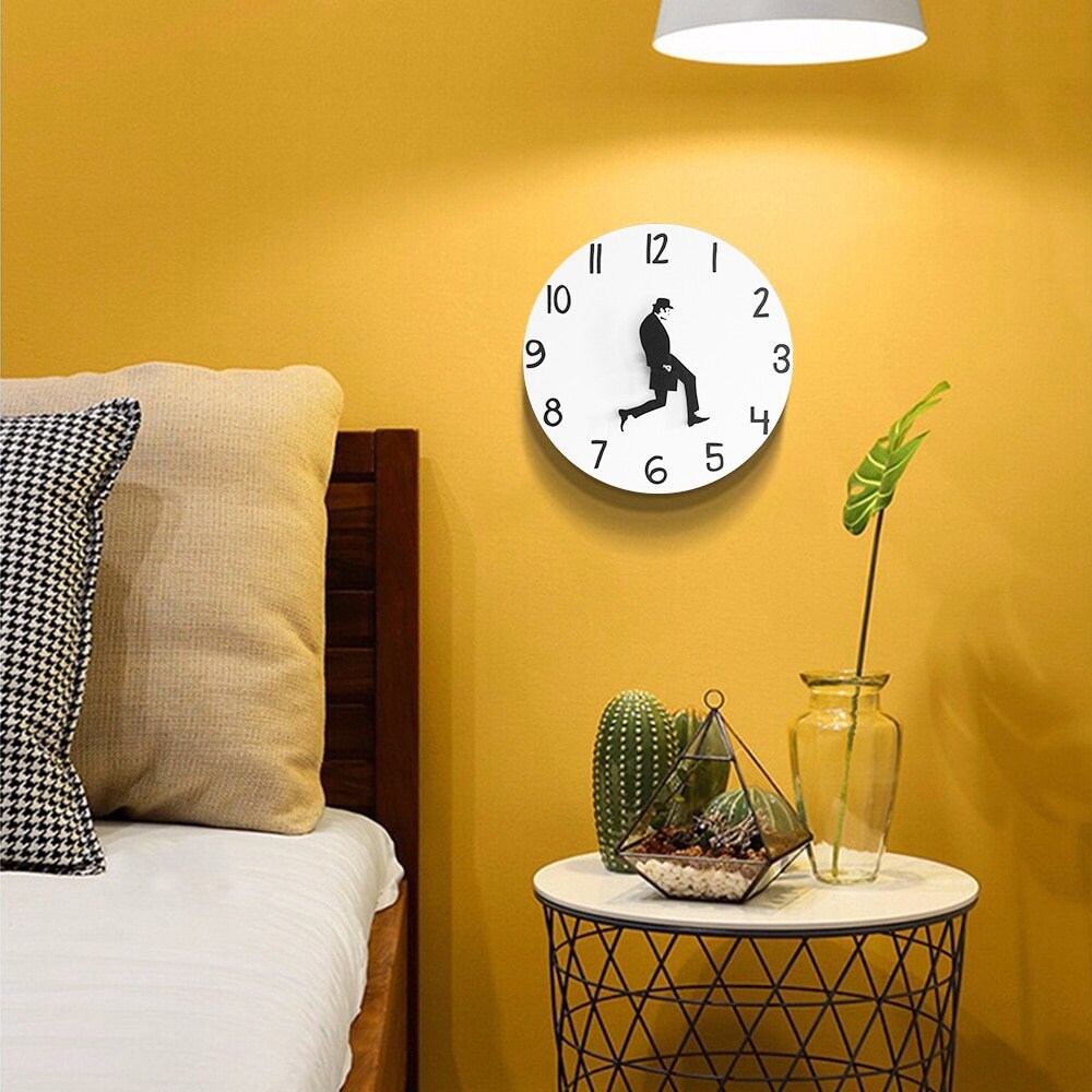 Roku – Minimalistische Lustige Wanduhr