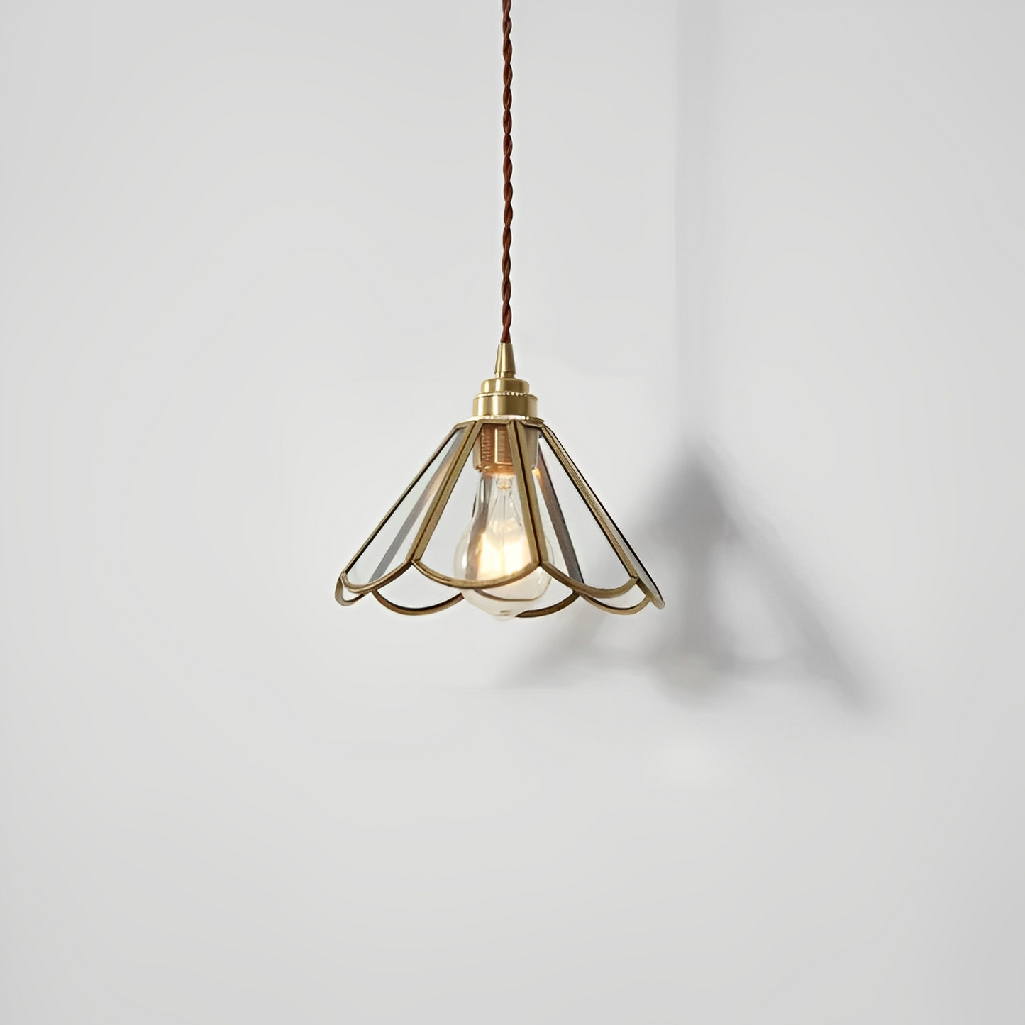 Clara – Pendelleuchte aus Glas mit Stoffkabel