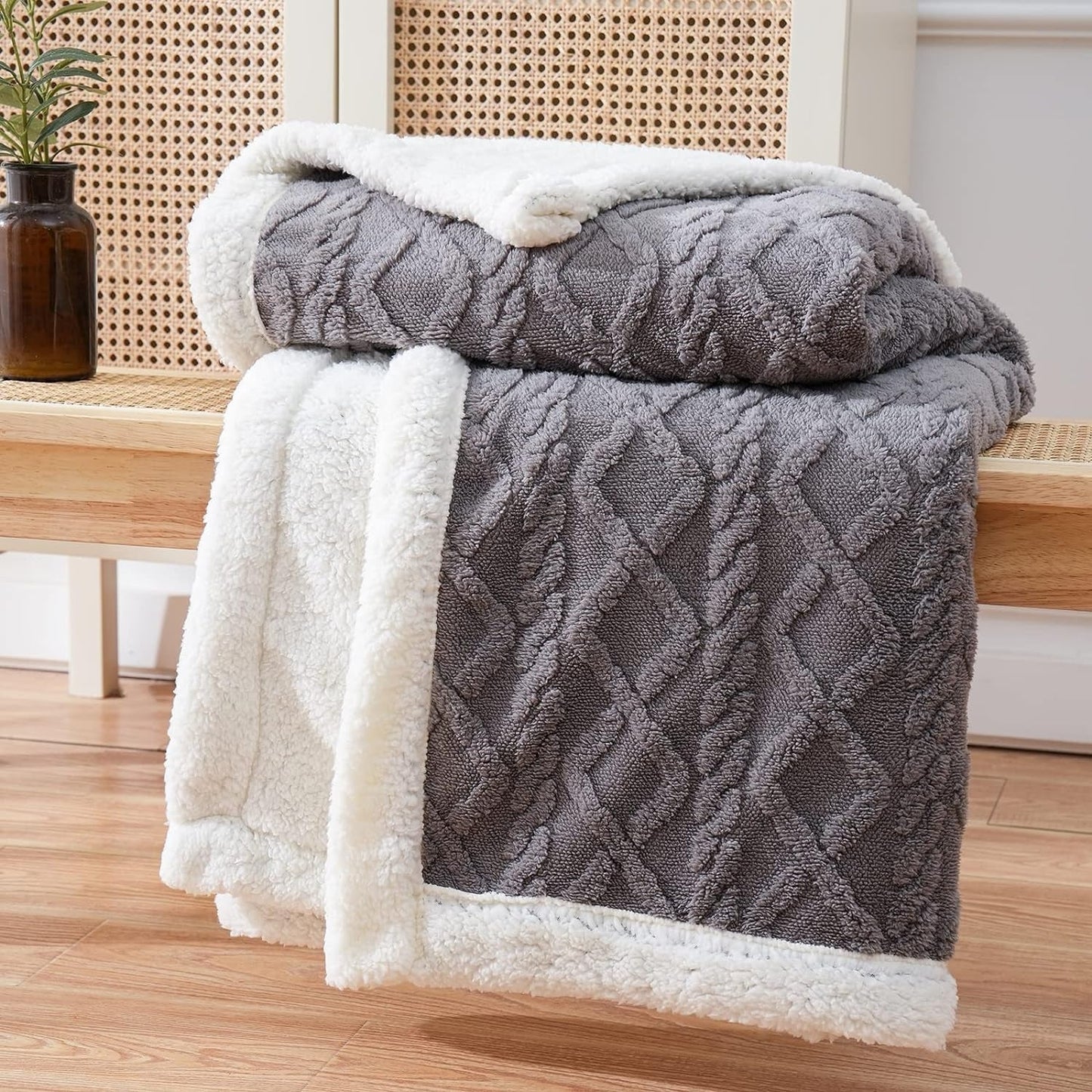 Noemi – Doppelt dicke Jacquard-Berberfleece-Decke
