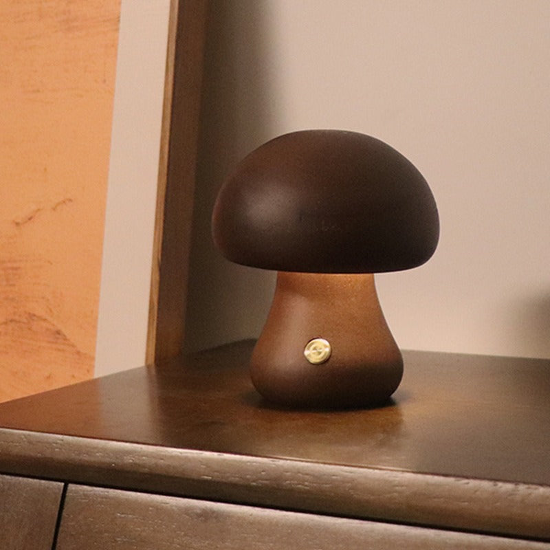 Mushka – Niedliche Holzpilz LED Nachtlampe