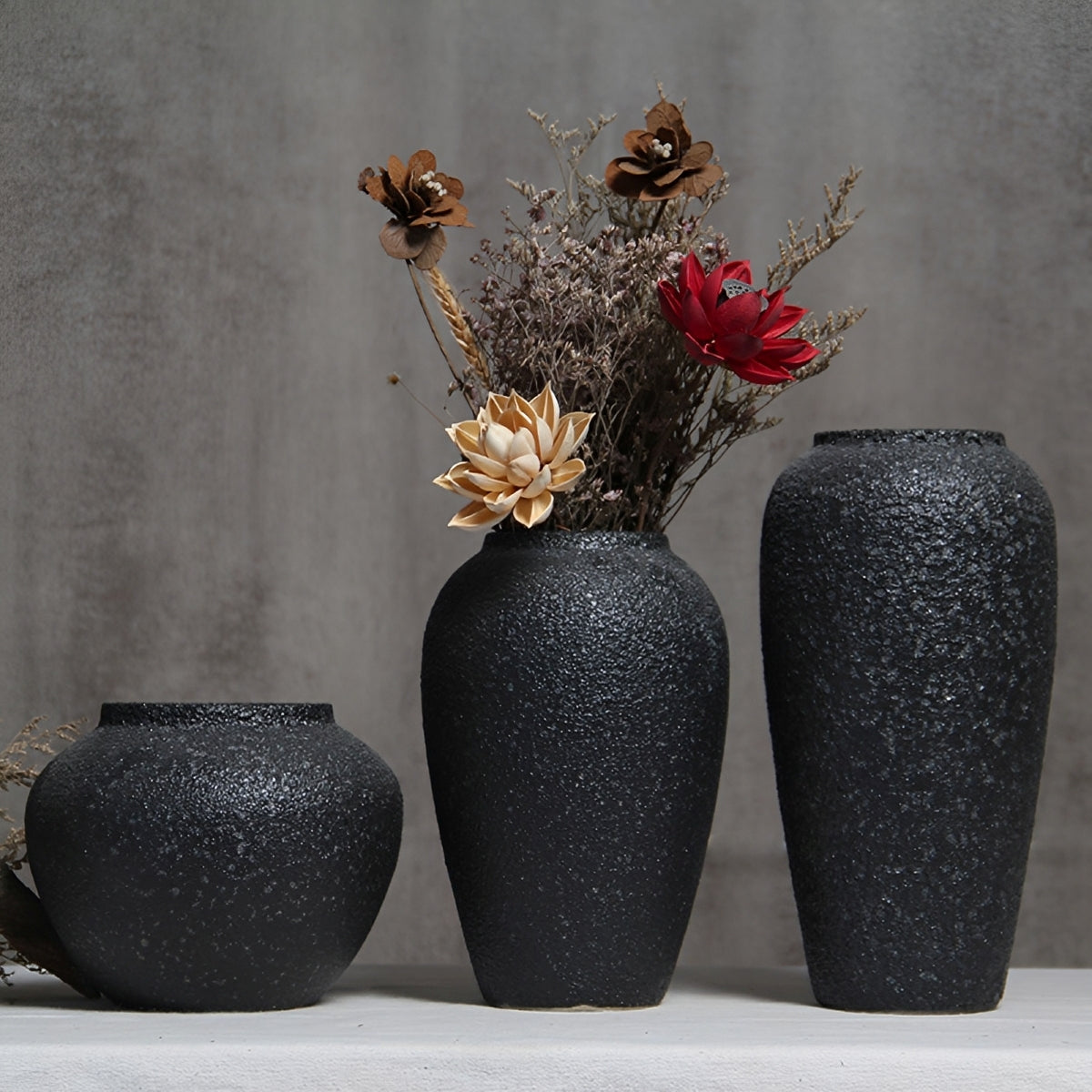 Nera – Schwarze Keramikvase