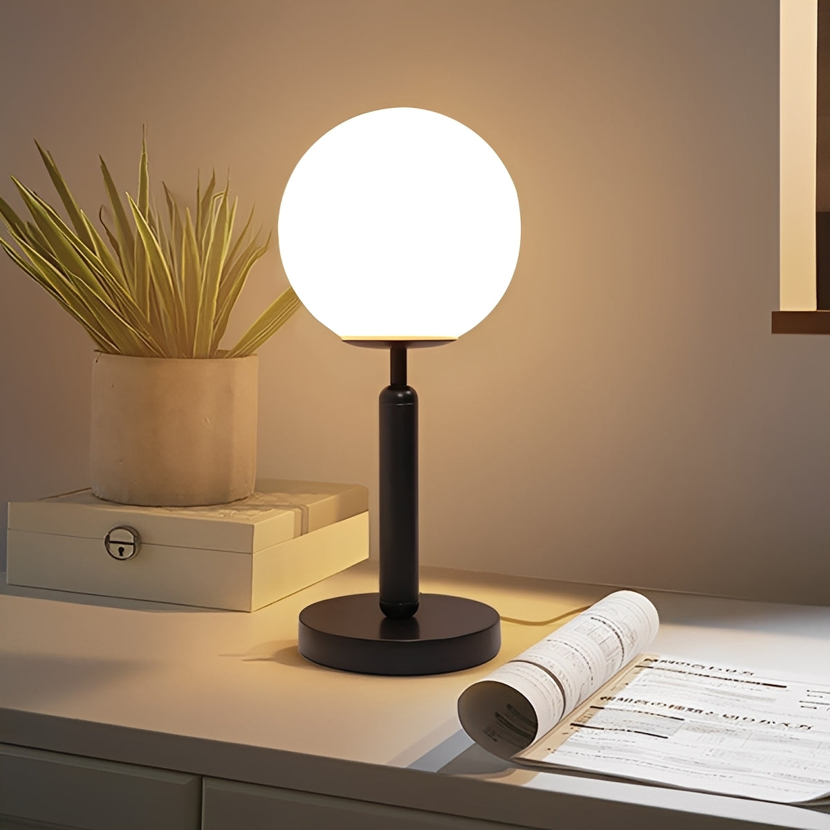 Lilith – Minimale Glas-Nachttischlampe