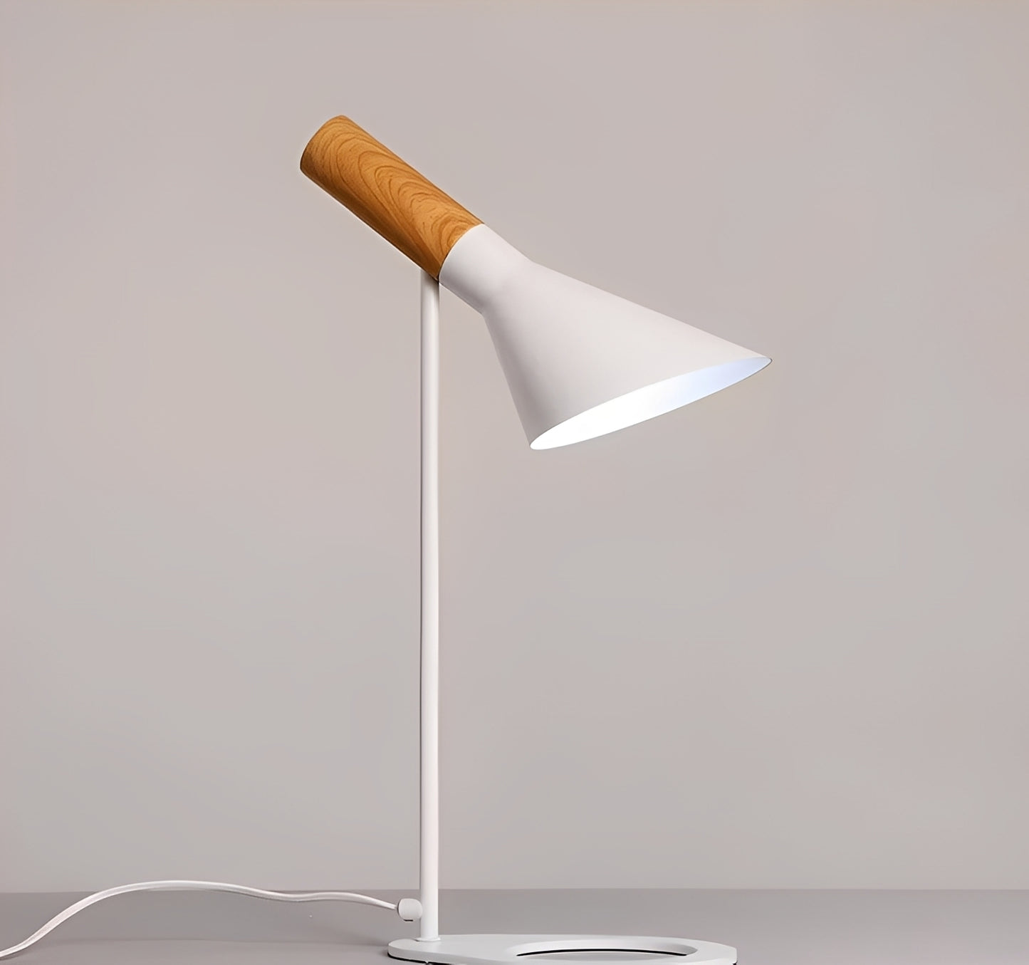 Elvara – Schlichte Nordische LED-Tischlampe