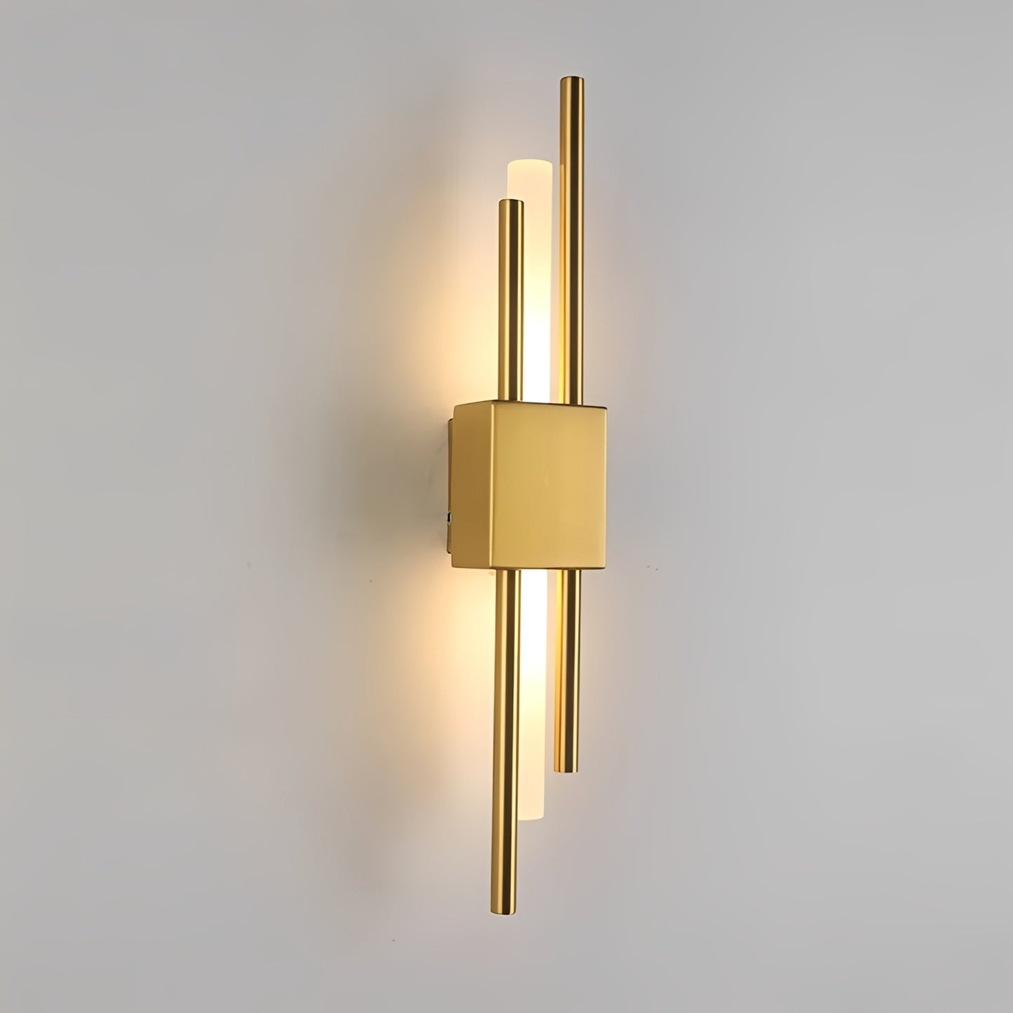 Auron – Moderne Wandlampe aus Kupfer