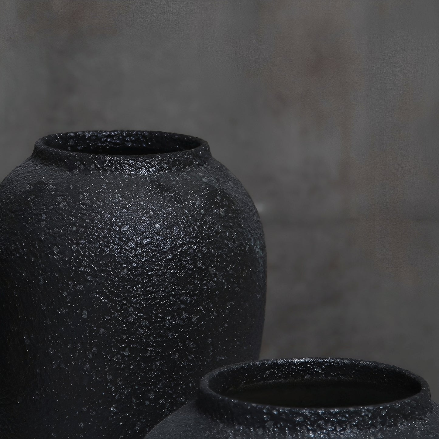 Nera – Schwarze Keramikvase