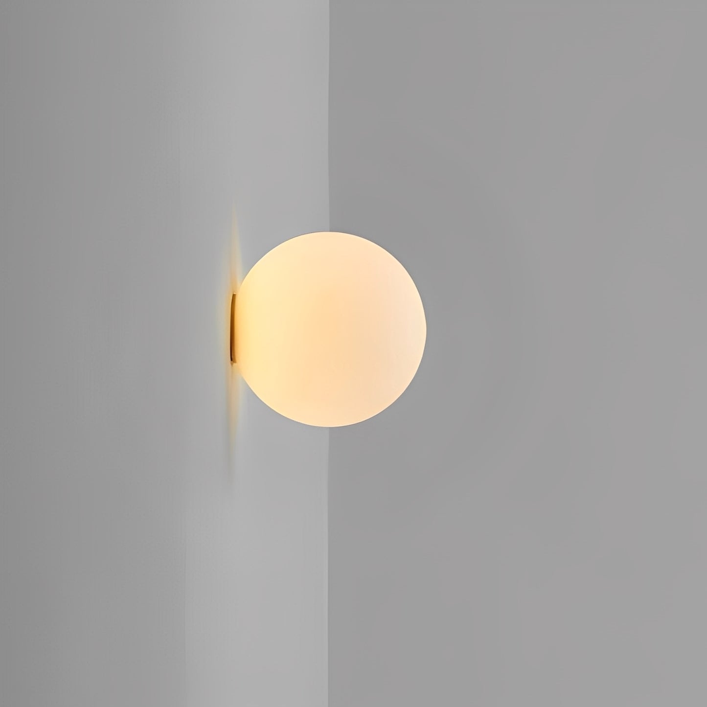 Mira – Minimalistische Glaskugel-Wandlampe
