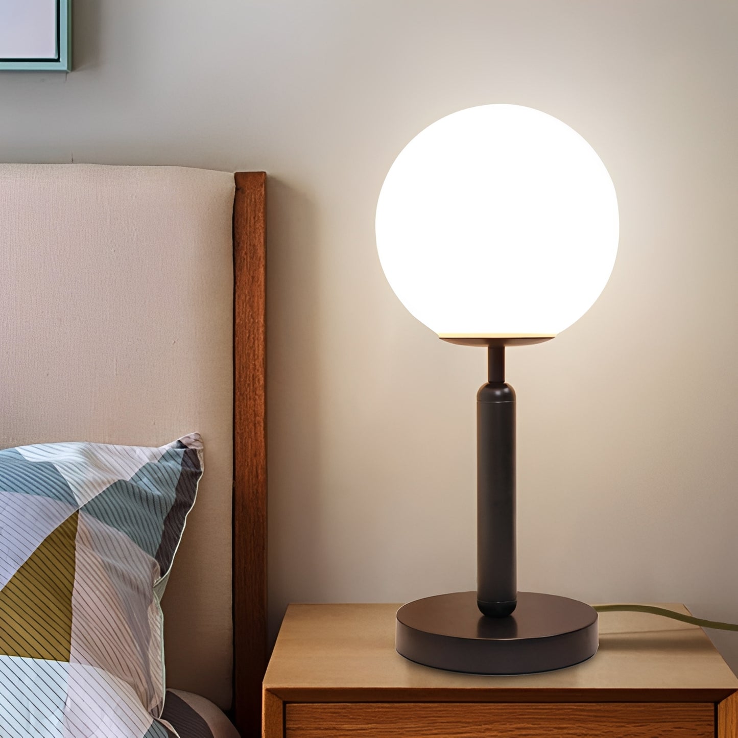 Lilith – Minimale Glas-Nachttischlampe