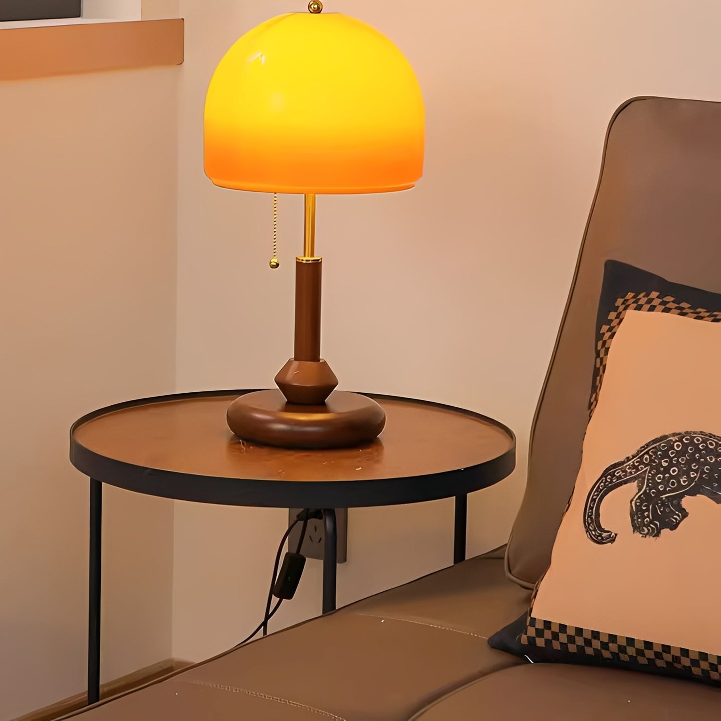 Nori – Vintage Tischlampe im französischen Stil