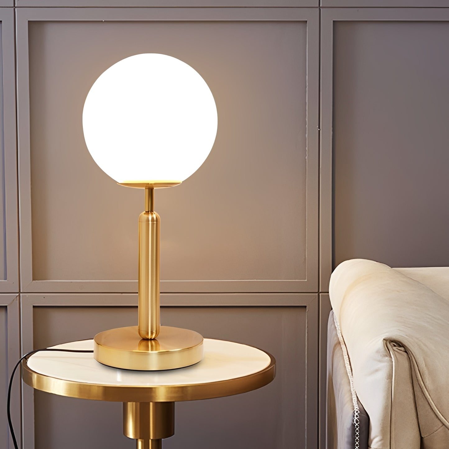 Lilith – Minimale Glas-Nachttischlampe