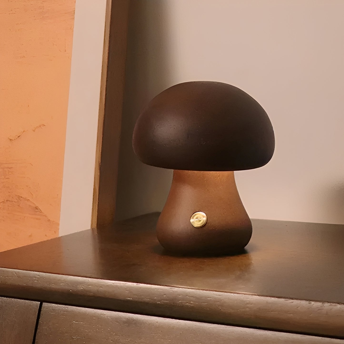 Grace – LED-Nachttischlampe in Pilzform aus Holz