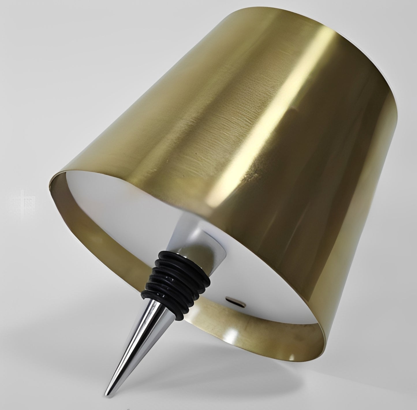 Mina – Wiederaufladbare Weinflaschen-Tischlampe