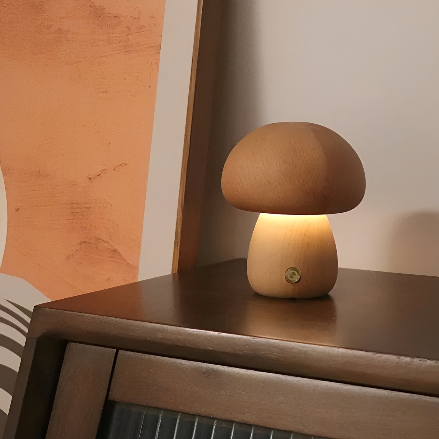Grace – LED-Nachttischlampe in Pilzform aus Holz