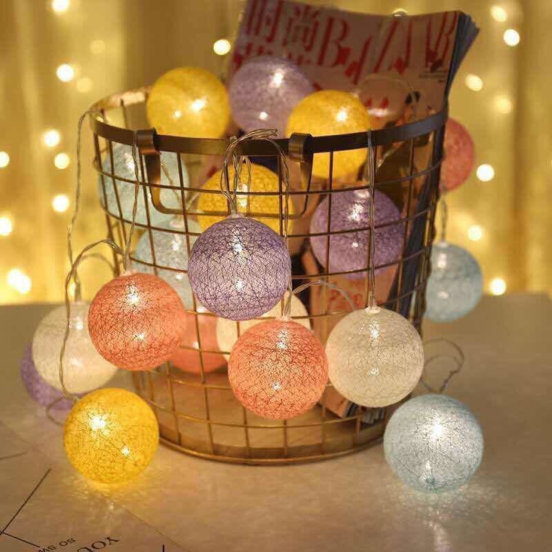 Hazel – Bunte LED-Kugellichterkette aus Baumwolle