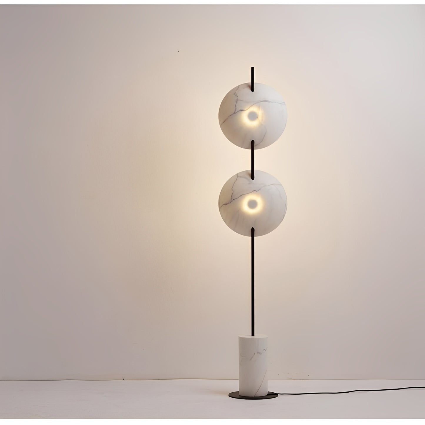 Mariel – Weiße Marmor-Stehlampe