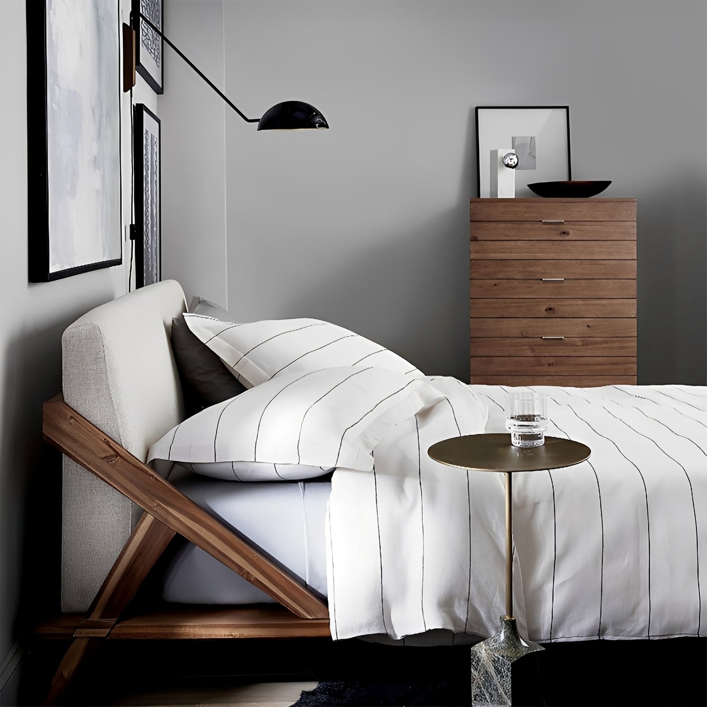 Petra – Designer Wandlampe in Blütenblattform