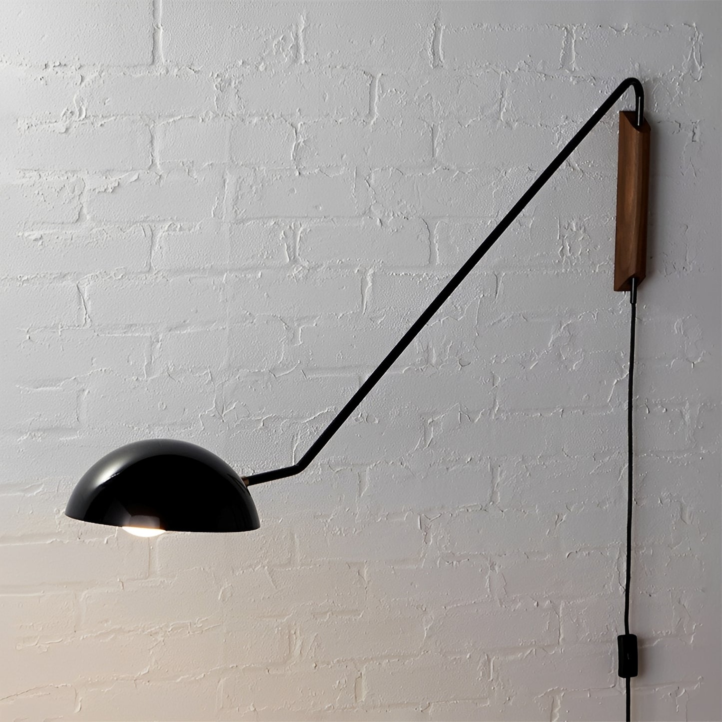 Petra – Designer Wandlampe in Blütenblattform