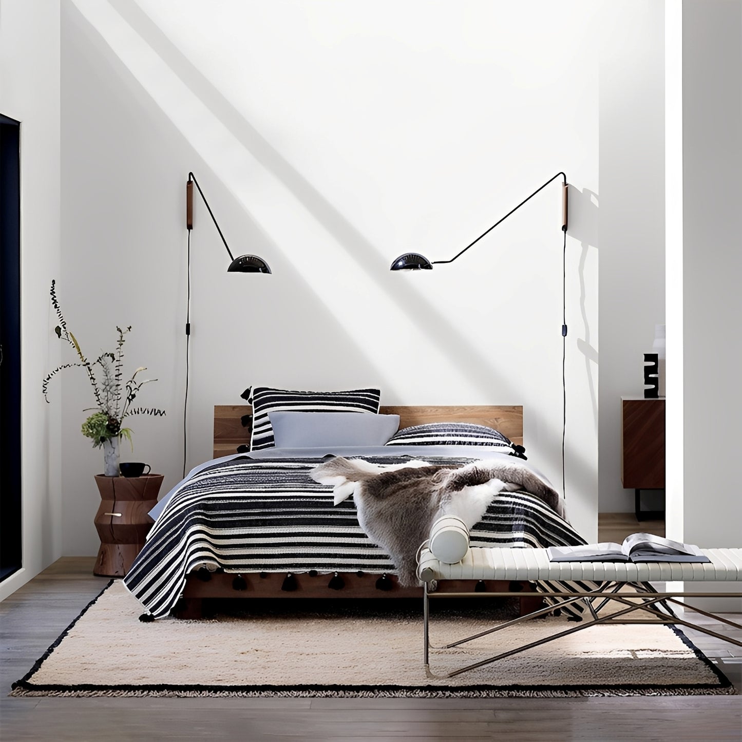 Petra – Designer Wandlampe in Blütenblattform