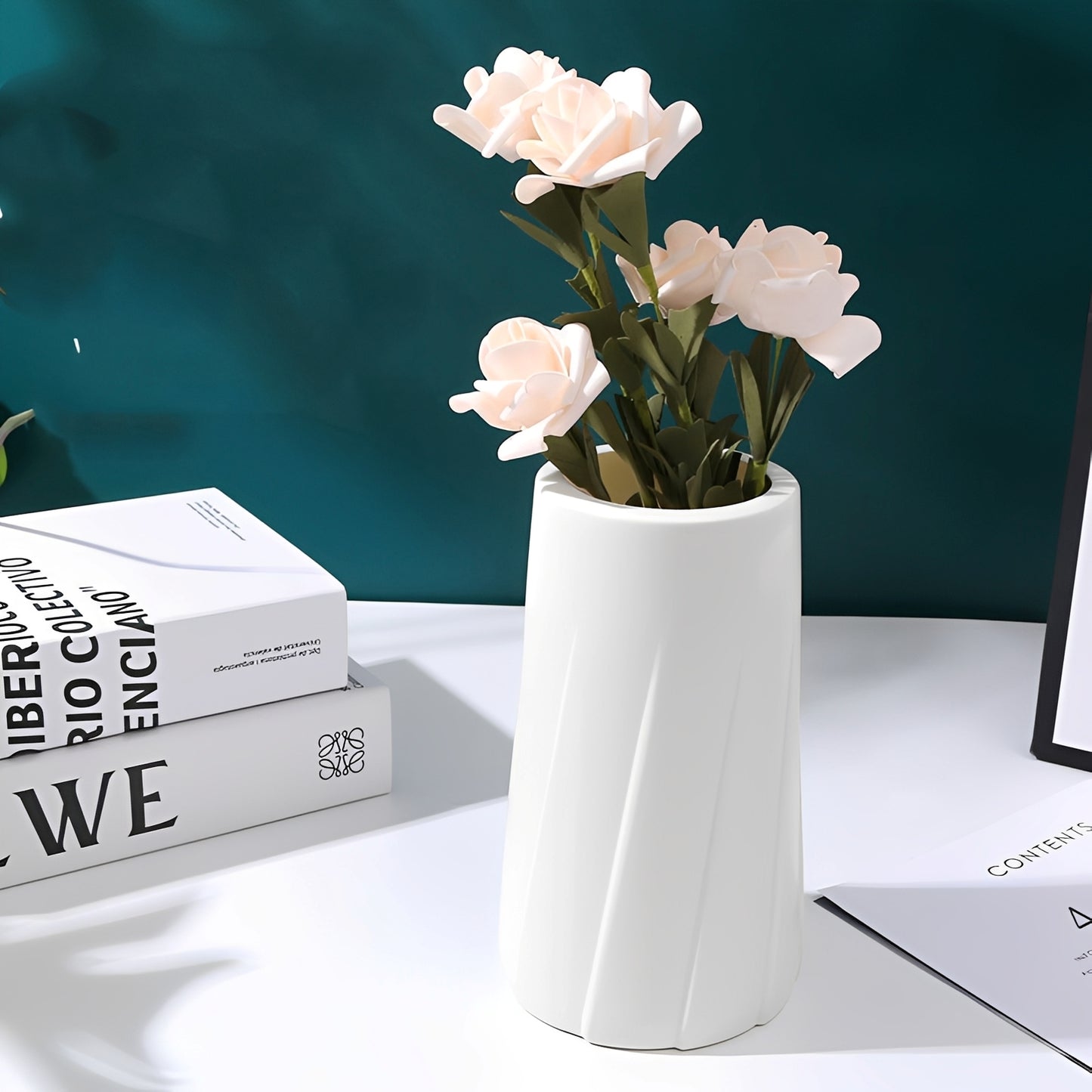 Celeste – Petal Vase im modernen Minimalismus
