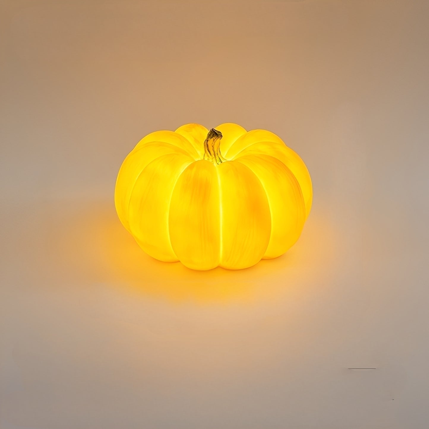 Mina – Solarbetriebene Kürbislampe