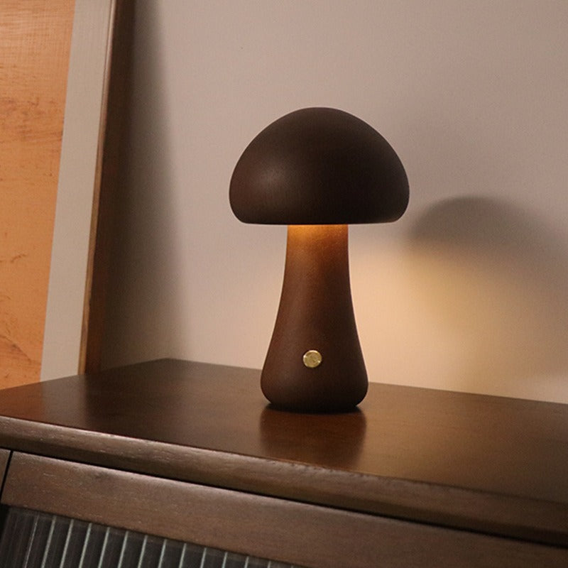 Mushka – Niedliche Holzpilz LED Nachtlampe