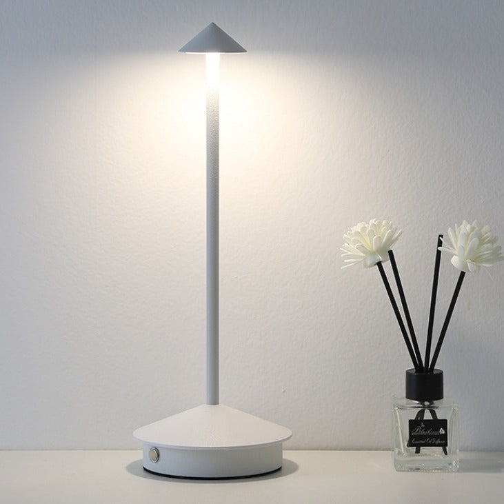 Noelle – Moderne LED Tischlampe