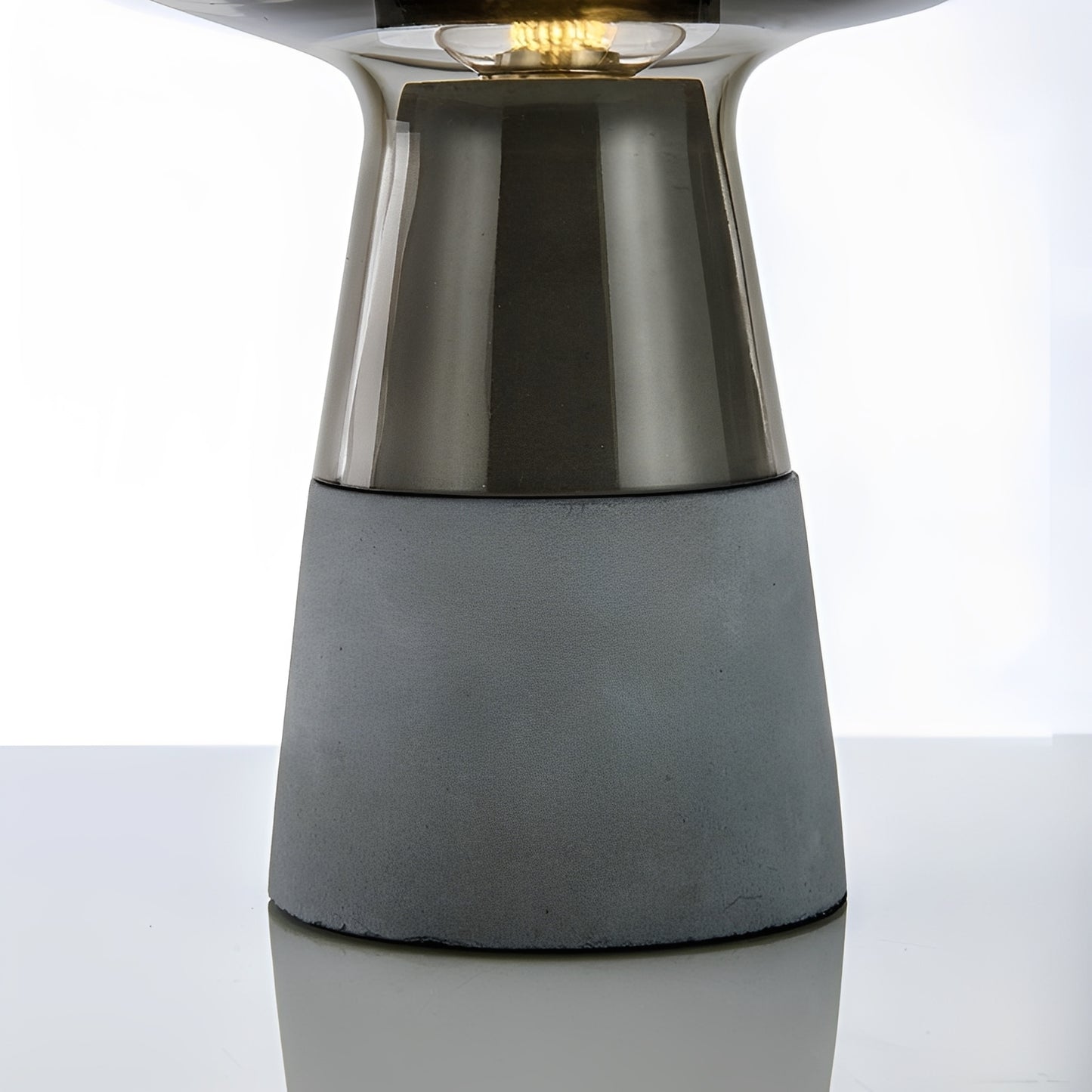 Sivra – Nordische postmoderne Tischlampe