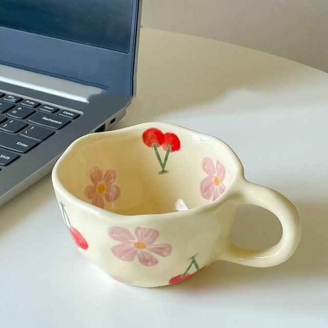 BloomSip – Keramikbecher mit floraler Kirschdeko