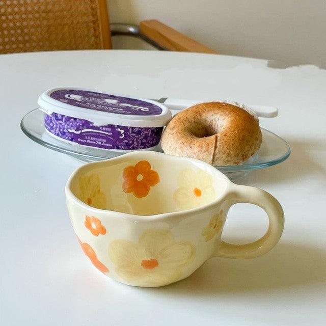 BloomSip – Keramikbecher mit floraler Kirschdeko