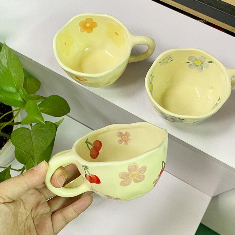 BloomSip – Keramikbecher mit floraler Kirschdeko