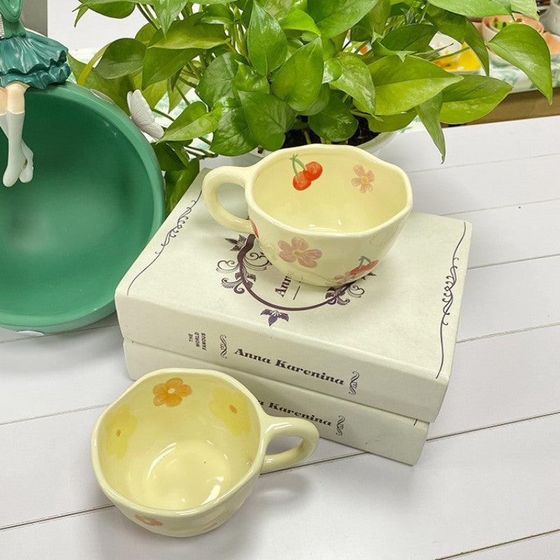 BloomSip – Keramikbecher mit floraler Kirschdeko