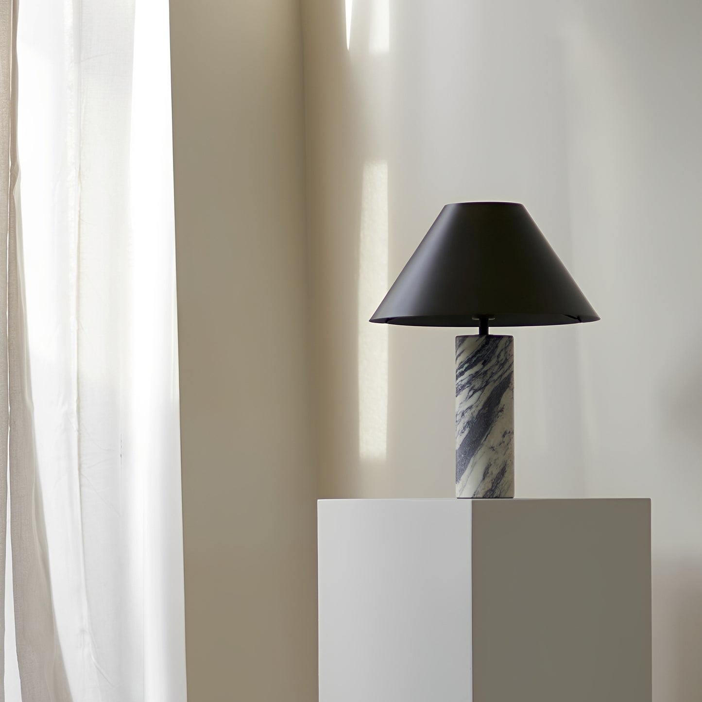 Aria – Moderne Marmor-Tischleuchte
