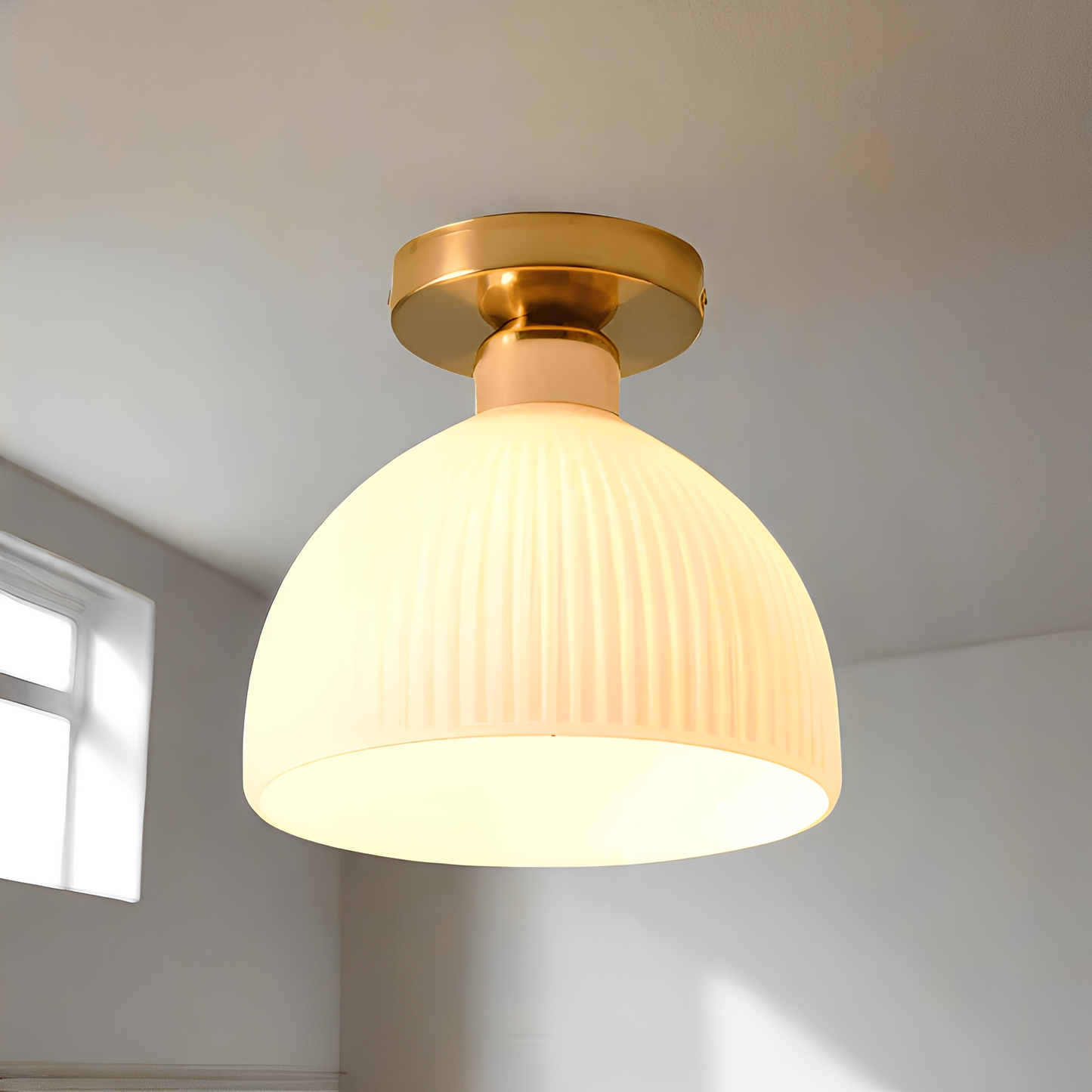 Liora – Moderne Milchglas-Plafondlampe