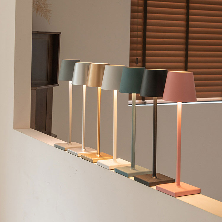 Willard – Tischlampe mit Drei-Farben Funktion und Ladeanschluss