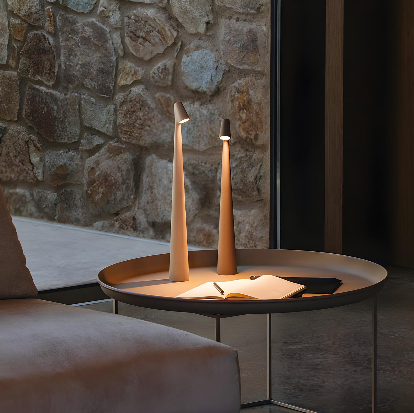 LumiFlex – Tragbare LED-Tischlampe mit Touch-Funktion & kabelloser Eleganz