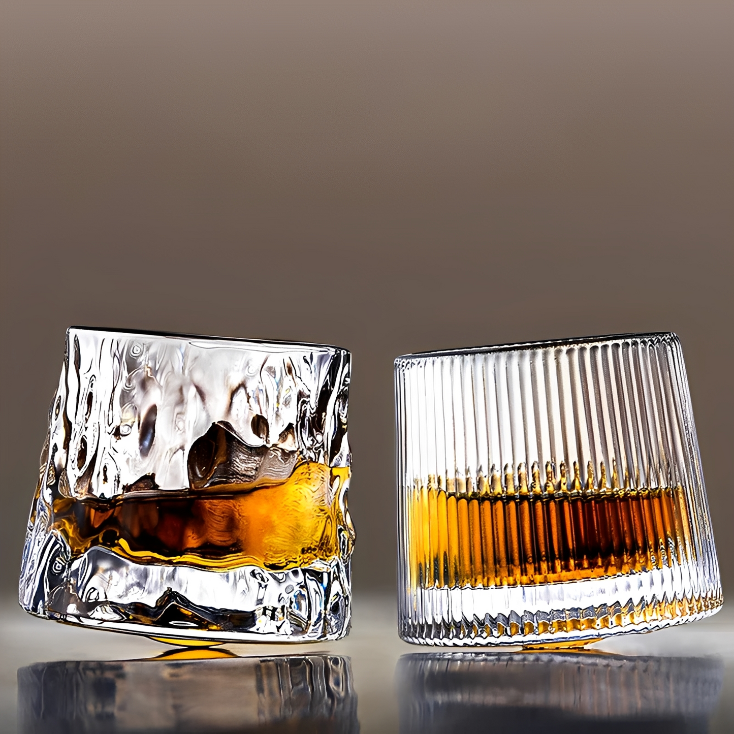 Naomi – Japanischer Glas-Teebecher mit Vertikalstreifen