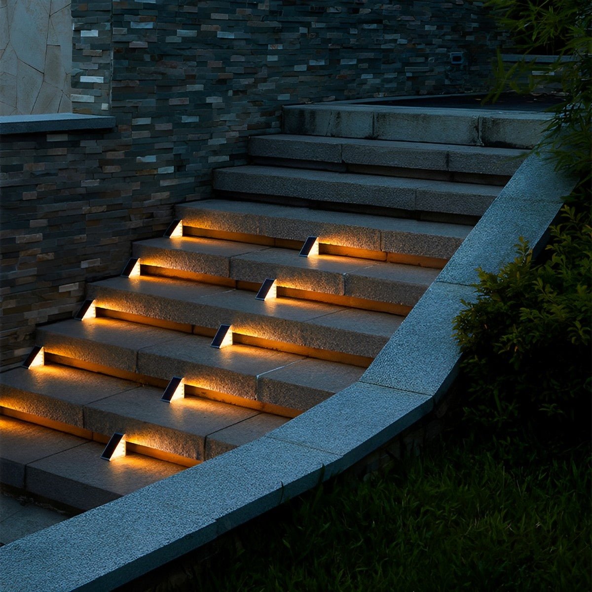 Solin – Intelligente Triangular LED Solar-Stufenleuchten