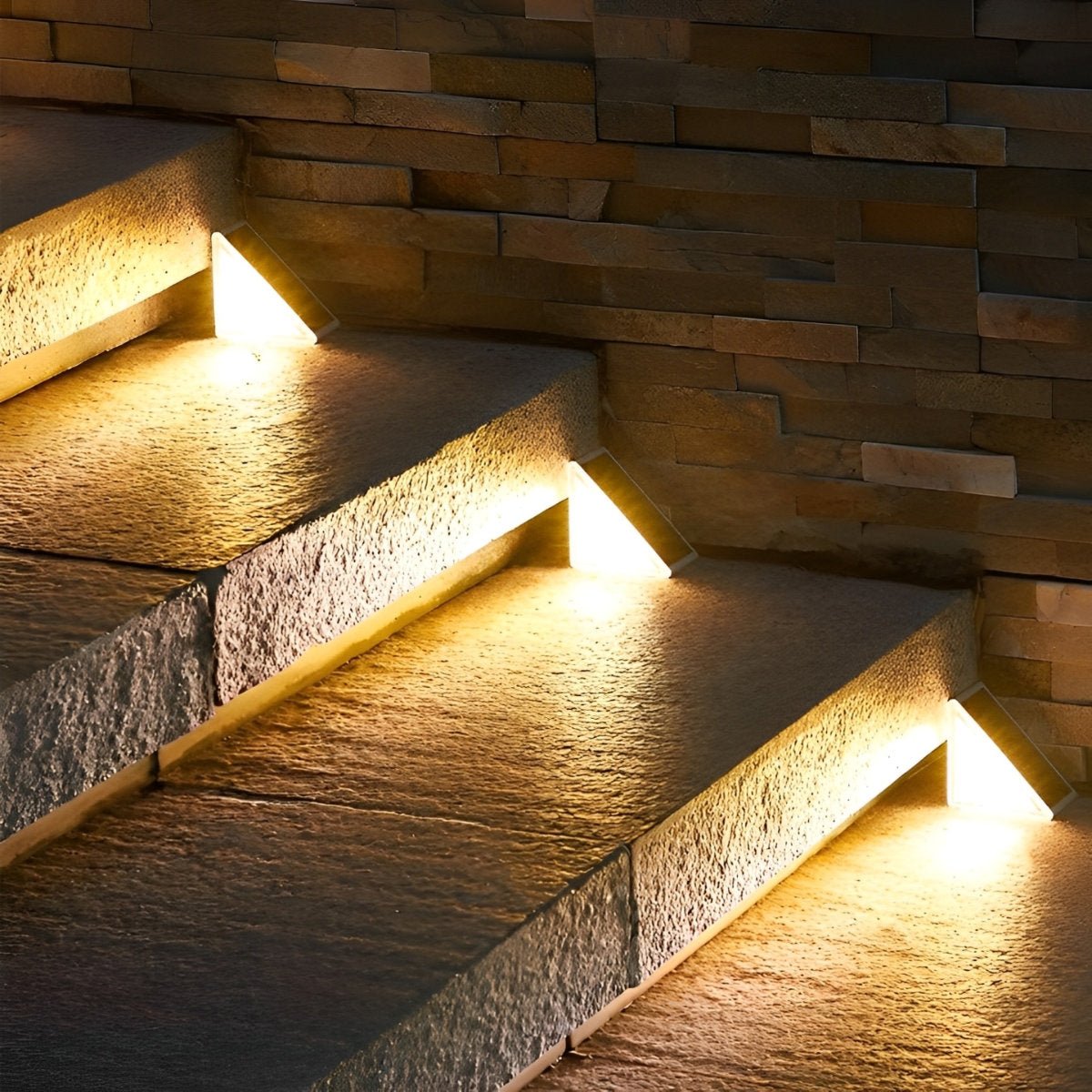 Solin – Intelligente Triangular LED Solar-Stufenleuchten