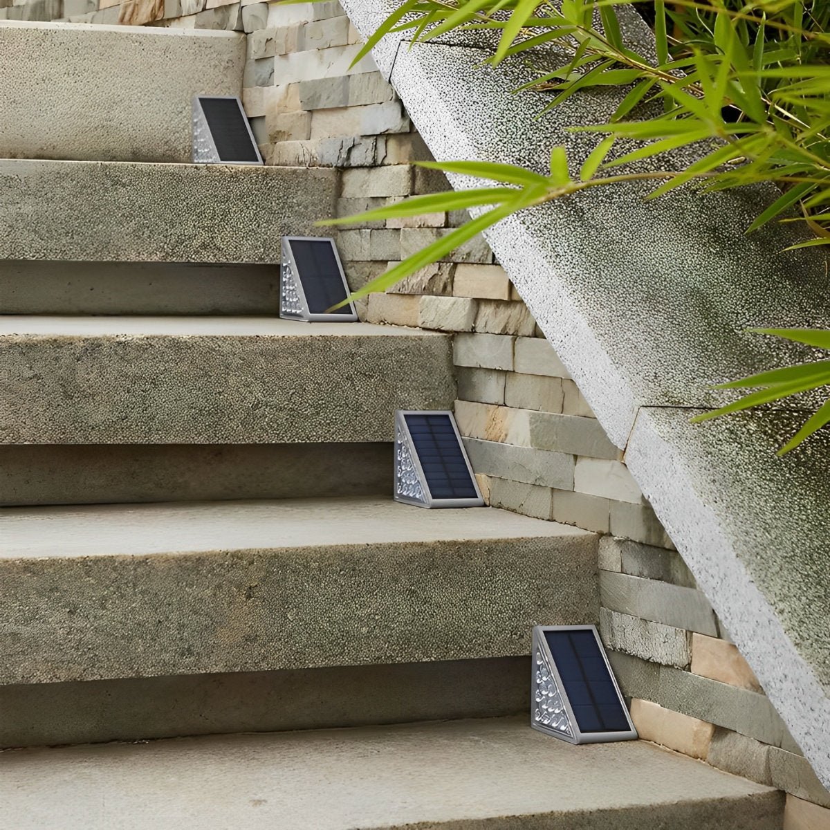Solin – Intelligente Triangular LED Solar-Stufenleuchten