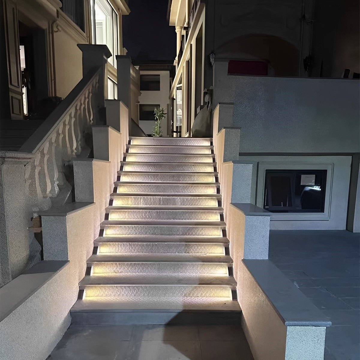 Solin – Intelligente Triangular LED Solar-Stufenleuchten