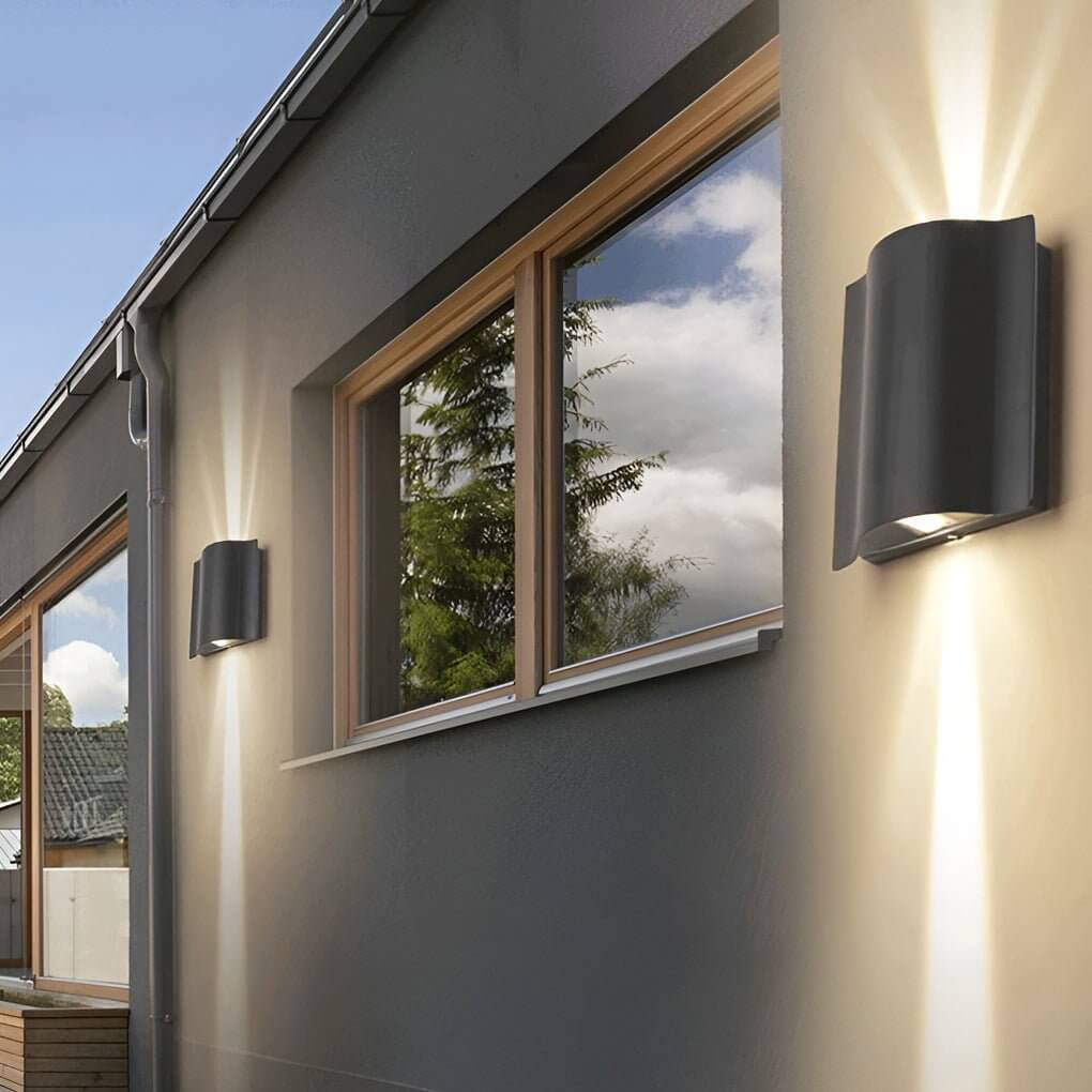 Elvin – Moderne LED-Außenwandleuchte