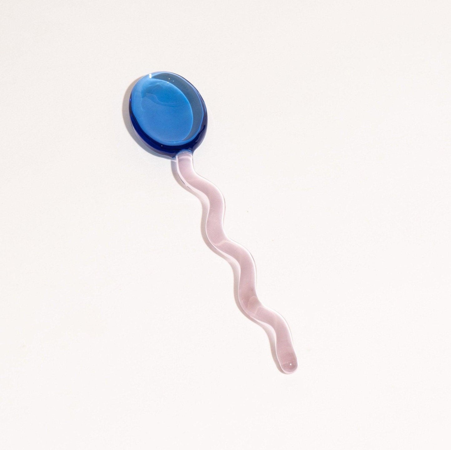 WaveSpoon – Handgefertigter Glaslöffel mit buntem Wellenmuster