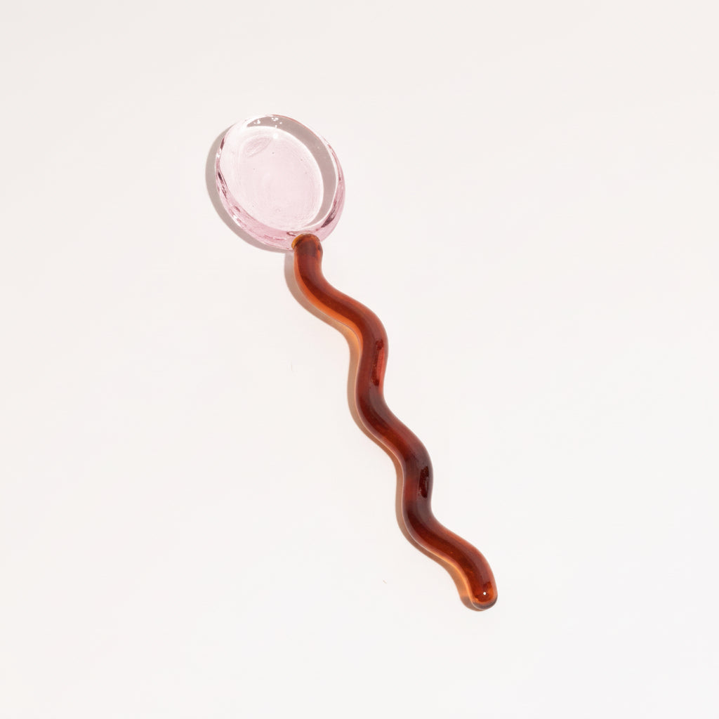 WaveSpoon – Handgefertigter Glaslöffel mit buntem Wellenmuster
