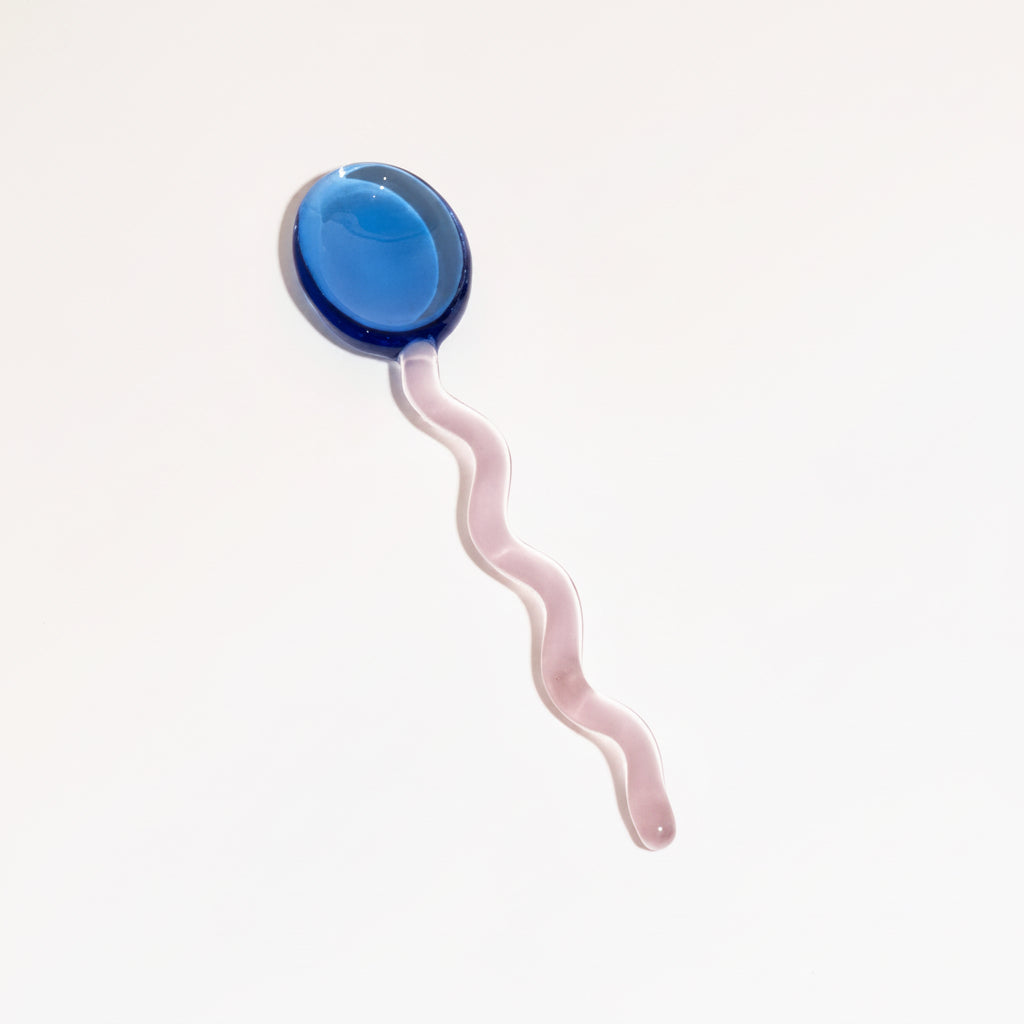 WaveSpoon – Handgefertigter Glaslöffel mit buntem Wellenmuster