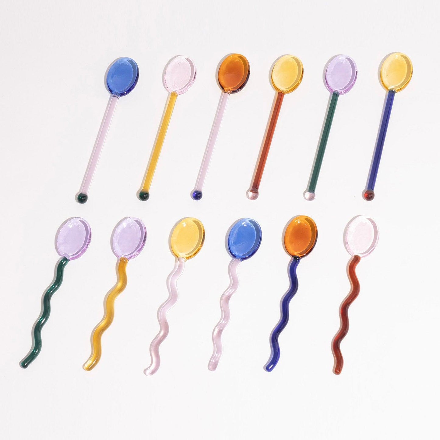 WaveSpoon – Handgefertigter Glaslöffel mit buntem Wellenmuster