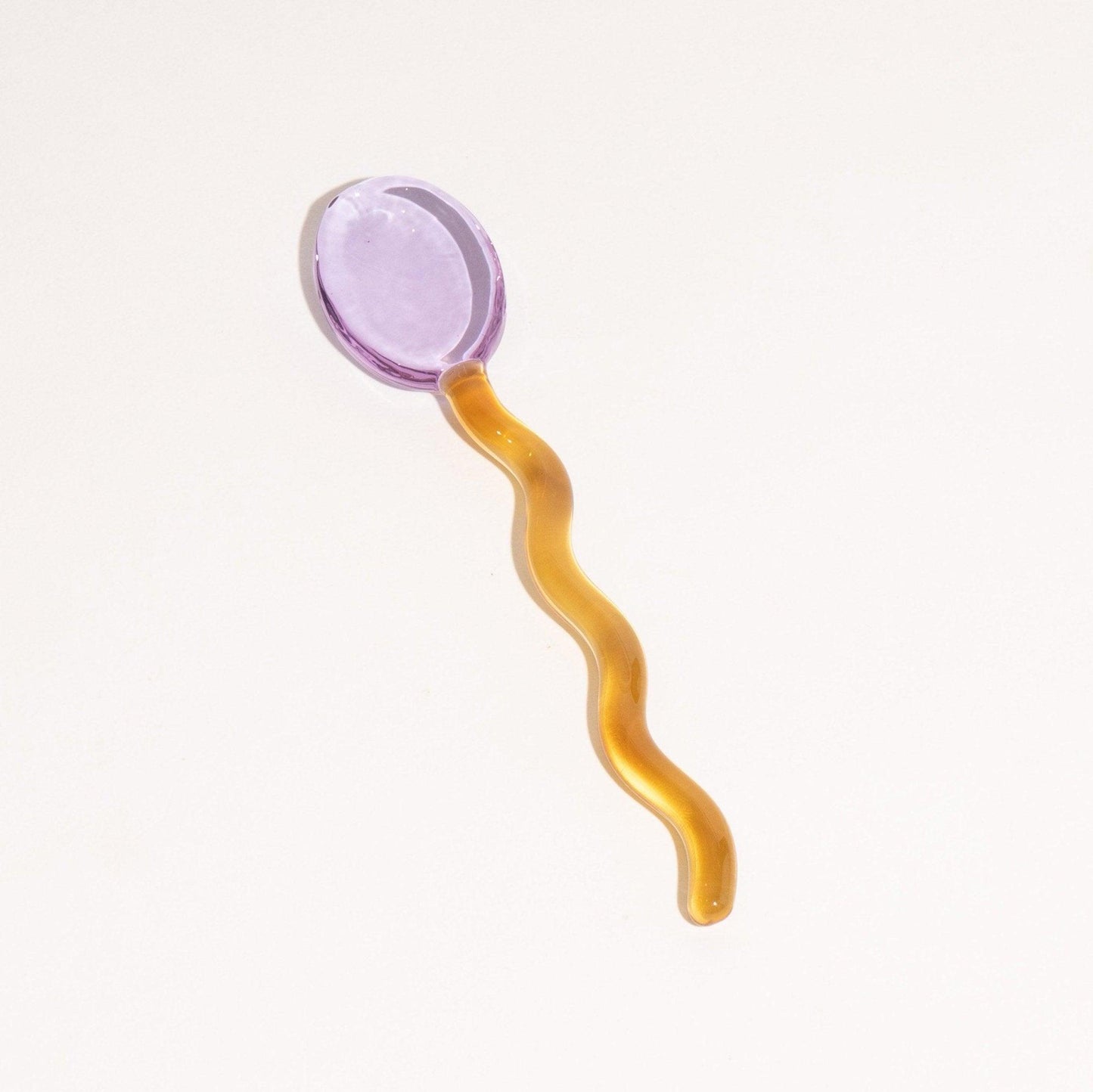 WaveSpoon – Handgefertigter Glaslöffel mit buntem Wellenmuster